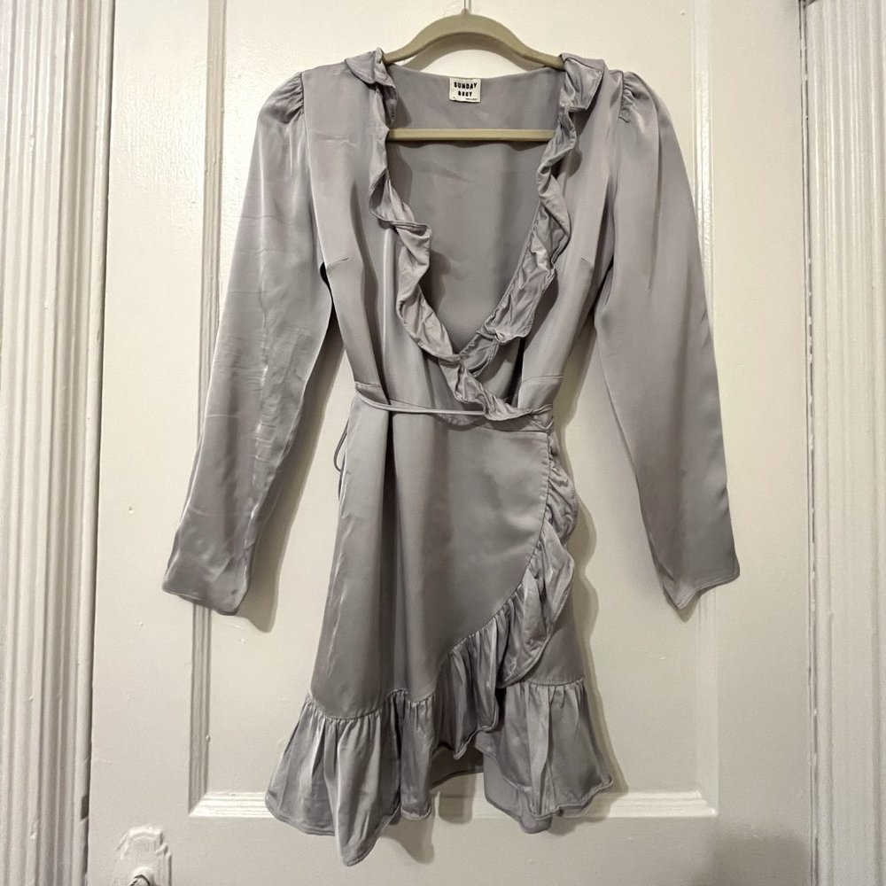 Sunday Best Aritzia, Long Sleeve Tara Satin Dress, Pearl Gray, US 2